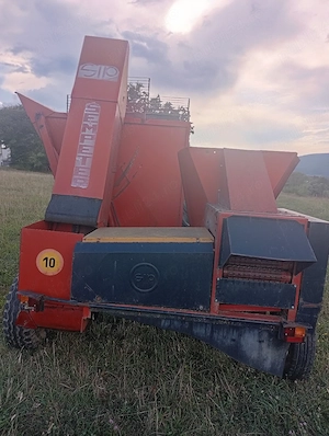 vând tractor si o culegătoare de mălai  - imagine 3