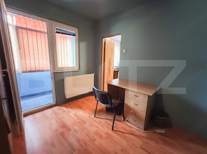 Apartament cu 3 camere, 49 mp, etaj 1, mobilat, zona Micro 15 - imagine 8