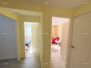 Vand apartament renovat 2 camere - imagine 2
