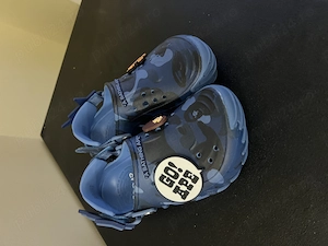 Crocs BAPE x Echo Clog noi, ediție limitată, M7 W9