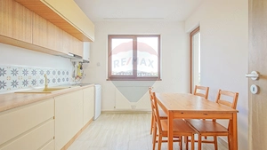 Apartament de 3 camere luminos | 81 mp | Renovat complet | Cu Parcare - imagine 3