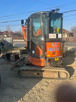 operator miniexcavator.           