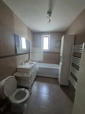 Inchiriez apartament 2 camere ,56mp , zona vivo - imagine 10
