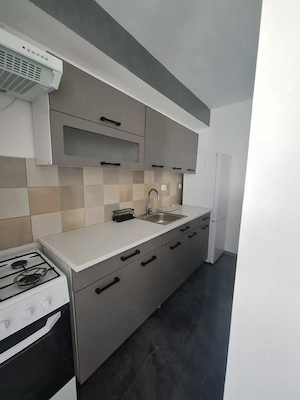 Inchiriez apartament 2 camere ,56mp , zona vivo - imagine 6