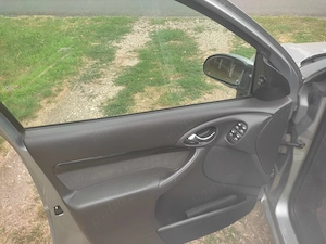 Ford Focus Ghia 1.8 Zetec Benzină - imagine 7