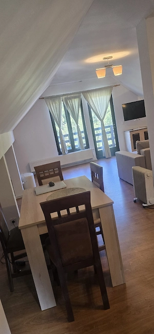 Casa de vinzare la Predeal  cu posibilitatea de locuit la parter, iar la mansarda de inchiriat. - imagine 4