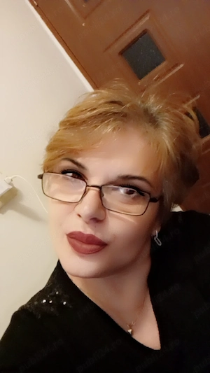 Doamna matura  _metrou universitatea _ dispo până pe 4 aug.