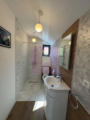 Casa de vanzare cu 2 apartamente in Azuga - imagine 16