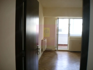 Apartament 3 camere pe bd Decebal - imagine 9
