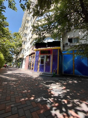 Vând spațiu comercial in zona Titan