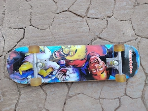 Vând skateboard în stare bună. 