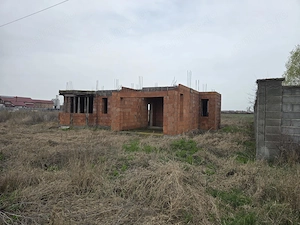 Casa la rosu Pischia