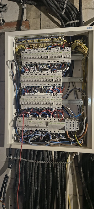 Execut instalatii electrice