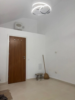 Închiriez spațiu comercial garsonieră vis-a-vis de Universitate, în pasajul către Aleea Nucilor - imagine 8