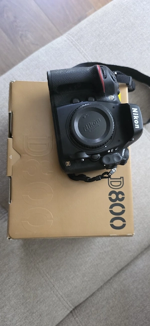 Aparat foto DSLR Nikon D800 (5.900 cadre)