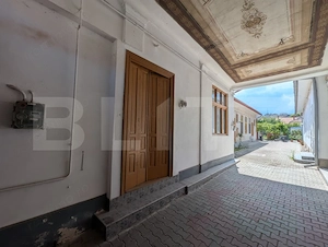 Casă cu arhitectură evreiască, 6 camere, garaj și teren 489 mp -zona Centru