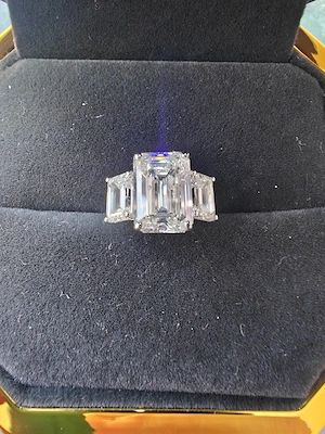 Inel Trilogy 7.19ct Total, Diamante Lab-Grown Emerald Cut, Aur Alb 14kt   Certificate IGI