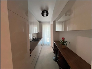 Apartament lux decomandat, 3 camere, loc parcare inclus - imagine 3