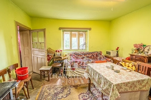 Casă tradițională cu teren de 2.560mp, în Sâmboleni, com. Cămărașu - imagine 9