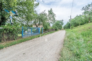 Casă tradițională cu teren de 2.560mp, în Sâmboleni, com. Cămărașu - imagine 16