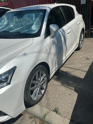 Lexus CT 200h 2016 impecabila doua randuri de roti - imagine 2
