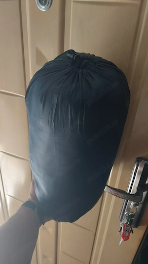 Vând sac de dormit de primăvar  toamnă Este albastru. Aproape nou. Stare foarte buna. 