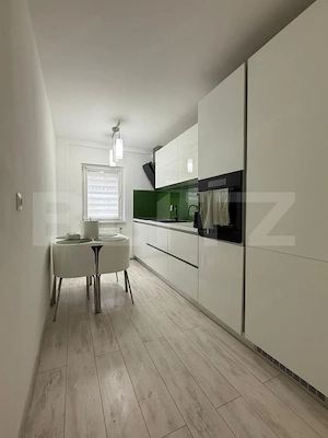 Apartament 3 camere, 2 bai, decomandat, etaj intermediar, boxa