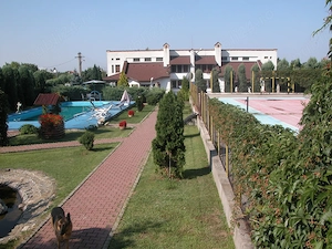 Topoloveni- Vila de 350mp minunata, piscina, teren de tenis! - imagine 3