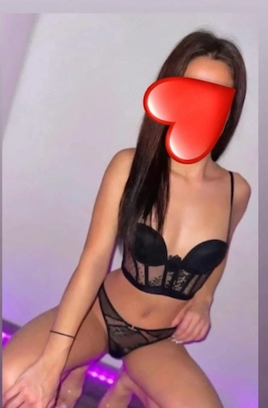 buna ma numesc Alexandra 