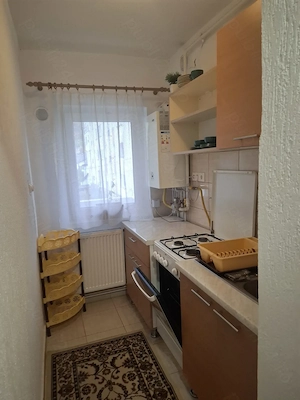 Imobiliare: inchiriez apartament cu o camera.