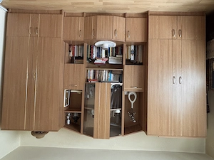 Mobilier de living bibliotecă pentru sufragerie din PALmelaminat cu decor stejar auriu