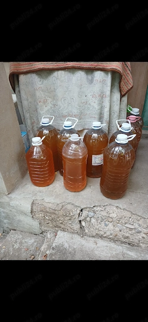 Vând miere poliflora naturala 25 Lei Kg.