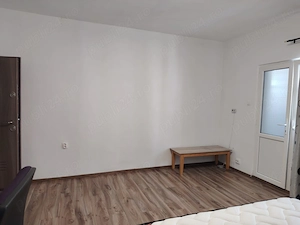 Locuință în vilă, aprox. 67 mp total, curte comună   zona centrală, Strada Gazelei - imagine 3