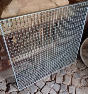 Grilaj sau gratar metalic zincat 100 x 100 cm.