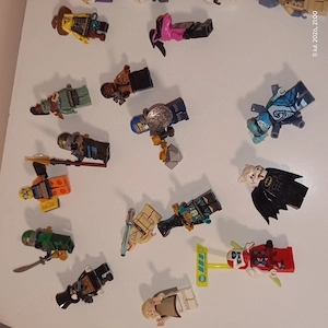 Vand piese Lego 8 kg, sau figurine separat