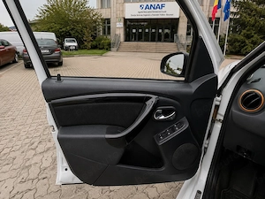 Dacia Duster 1.5 4x4 diesel - imagine 9