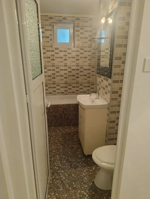 Garsoniera 30 mp  finisaje lux  mobilata  77.000 EUR (direct proprietar)  bloc consolidat 2003 - imagine 7