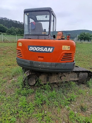 Vând excavator doossan dh55 An 2009 de 5tone 12500euro - imagine 4