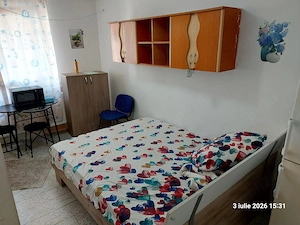 Convenabil inchiriez mica garsoniera mobilata, utilata, et 2 bloc proaspat reabilitat.