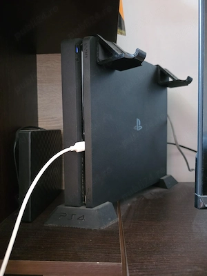 Playstation 4 Slim + Controller