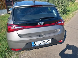 Vând Hyundai i20 in stare perfectă  km reali  revizii la termen  ultima generație cu motor în 4 pist - imagine 3