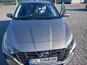 Vând Hyundai i20 in stare perfectă  km reali  revizii la termen  ultima generație cu motor în 4 pist - imagine 7