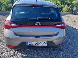 Vând Hyundai i20 in stare perfectă  km reali  revizii la termen  ultima generație cu motor în 4 pist - imagine 8