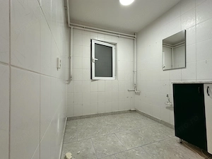 Spatiu comercial stradal, vad pietonal, parcare libera - imagine 15