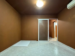 Spatiu comercial stradal, vad pietonal, parcare libera - imagine 13