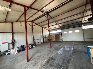 Casa cu etaj cu spatiu comercial si hala service auto comuna Independenta DN25 Judetul Galati - imagine 9