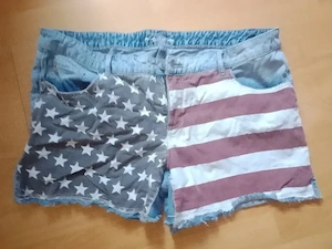 Pantaloni scurti marime mare