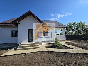 Casă Nouă Modernă de Vânzare –Sărata, Bacău,Confort, Spațiu și Liniste - imagine 2