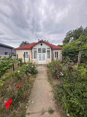 De vanzare casa in Roman, zona Pietei Mari, teren de 1300 - imagine 3