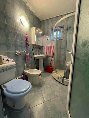 De vanzare apartament cu 2 camere, balcon, fix pe Bd Roman Musat, 58000 euro - imagine 4